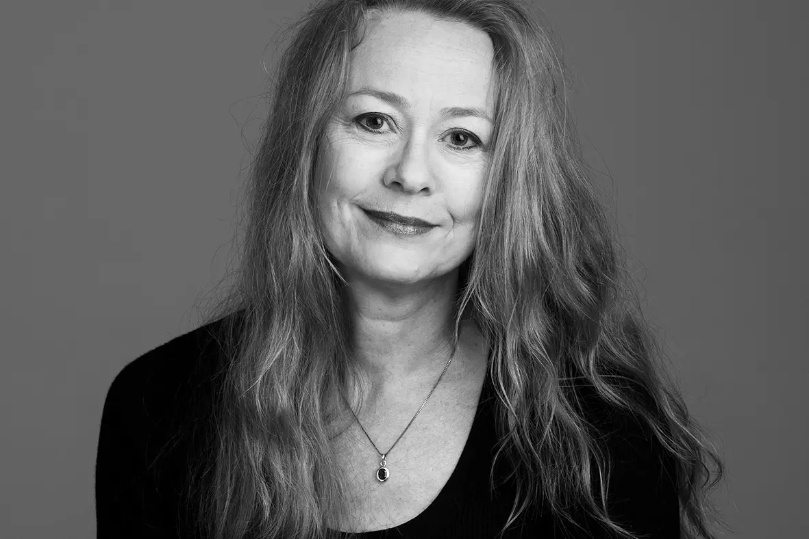 En person med langt hår