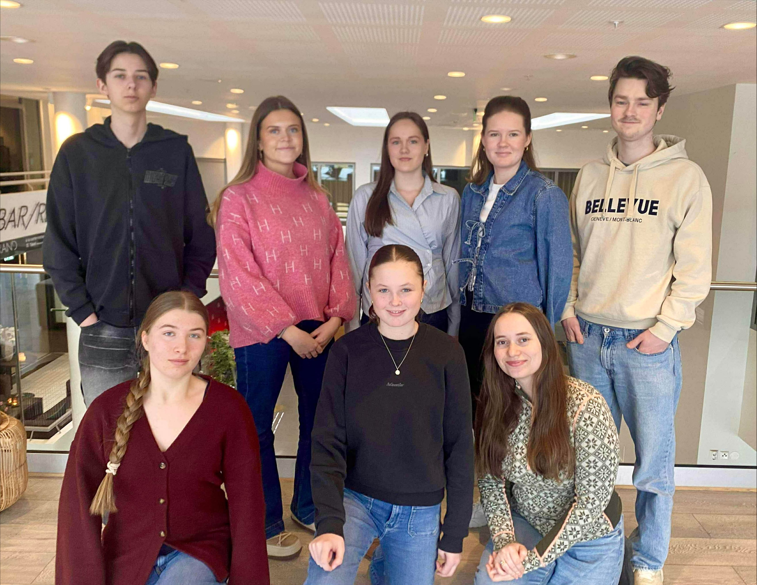 Åtte av medlemmene i ungdomsrådet, gruppebilde