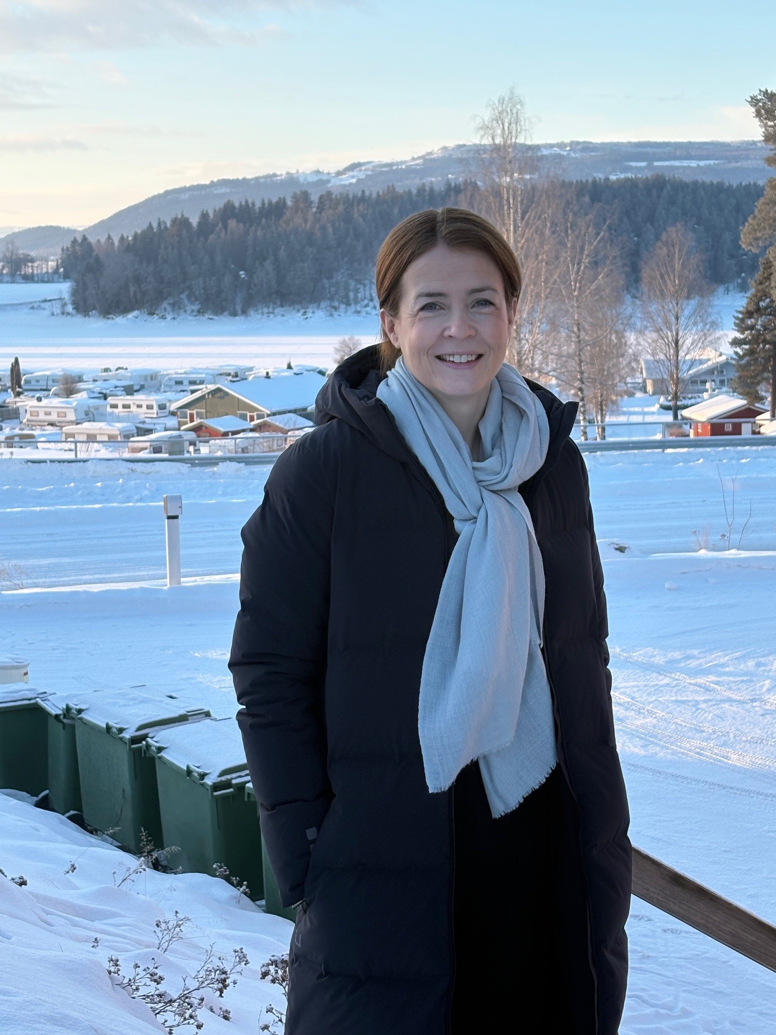 Trine Fleischer Eng utendørs i vinterlandskap.