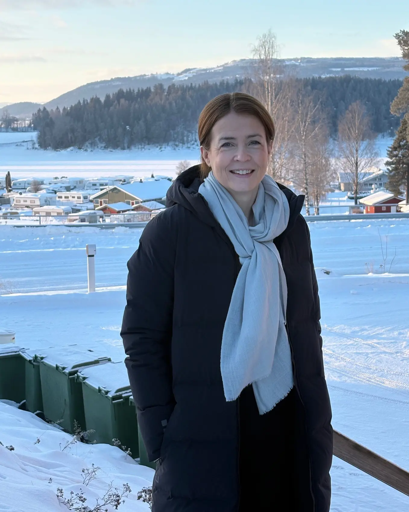 Trine Fleischer Eng utendørs i vinterlandskap.