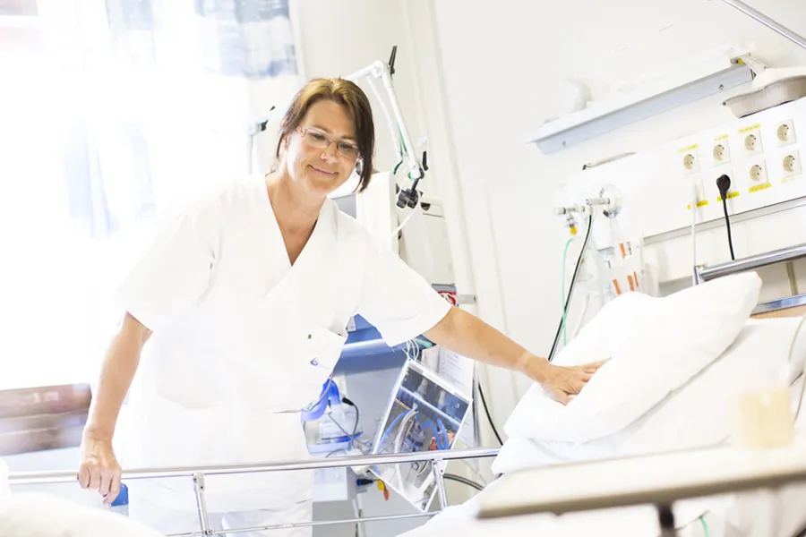 A woman in a hospital bed