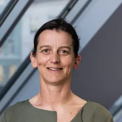 Trine E. Finnes, portrett