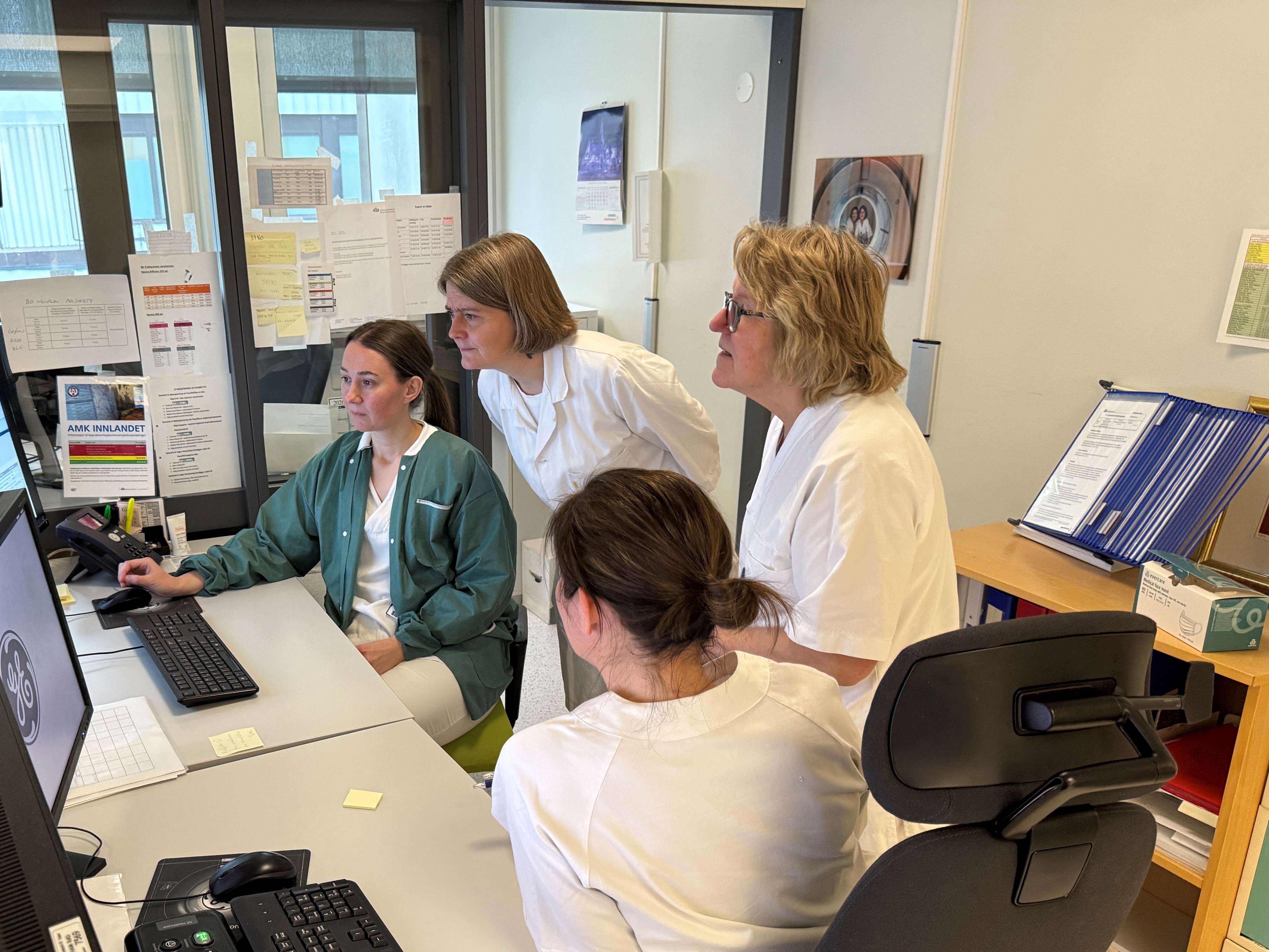 En gruppe kvinner på et kontor