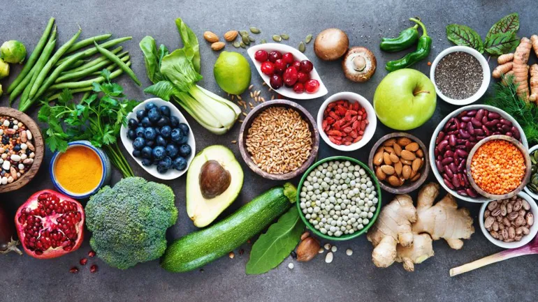 Et bord fullt av mat