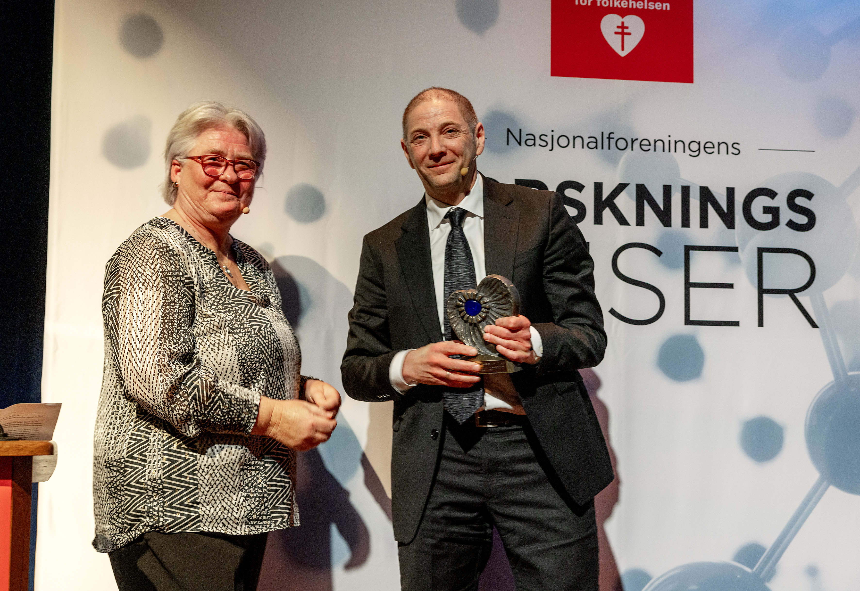 Anne Rita Øksengård, forskningssjef i Nasjonalforeningen for folkehelsen, og Sverre Bergh, leder av forskningssenter for aldersrelatert funksjonssvikt og sykdom.