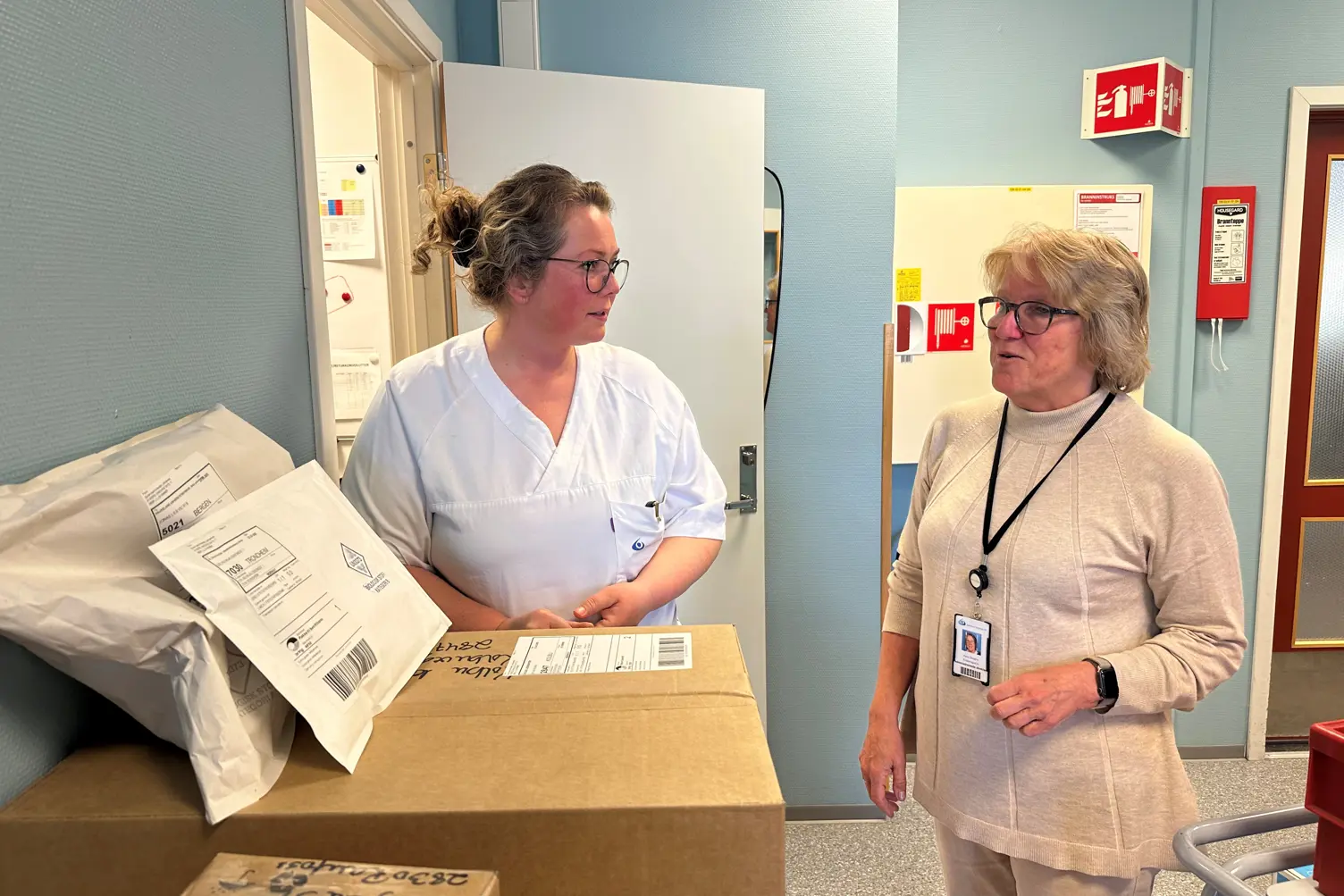 En person som snakker med en person