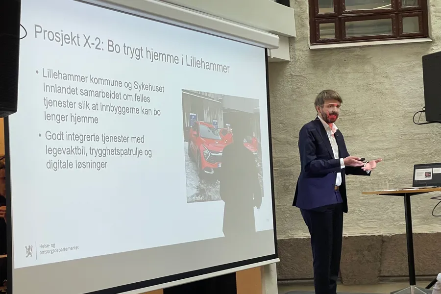 Helse- og omsorgsminister Jan Christian Vestre under pressekonferanse.