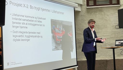 Helse- og omsorgsminister Jan Christian Vestre under pressekonferanse.