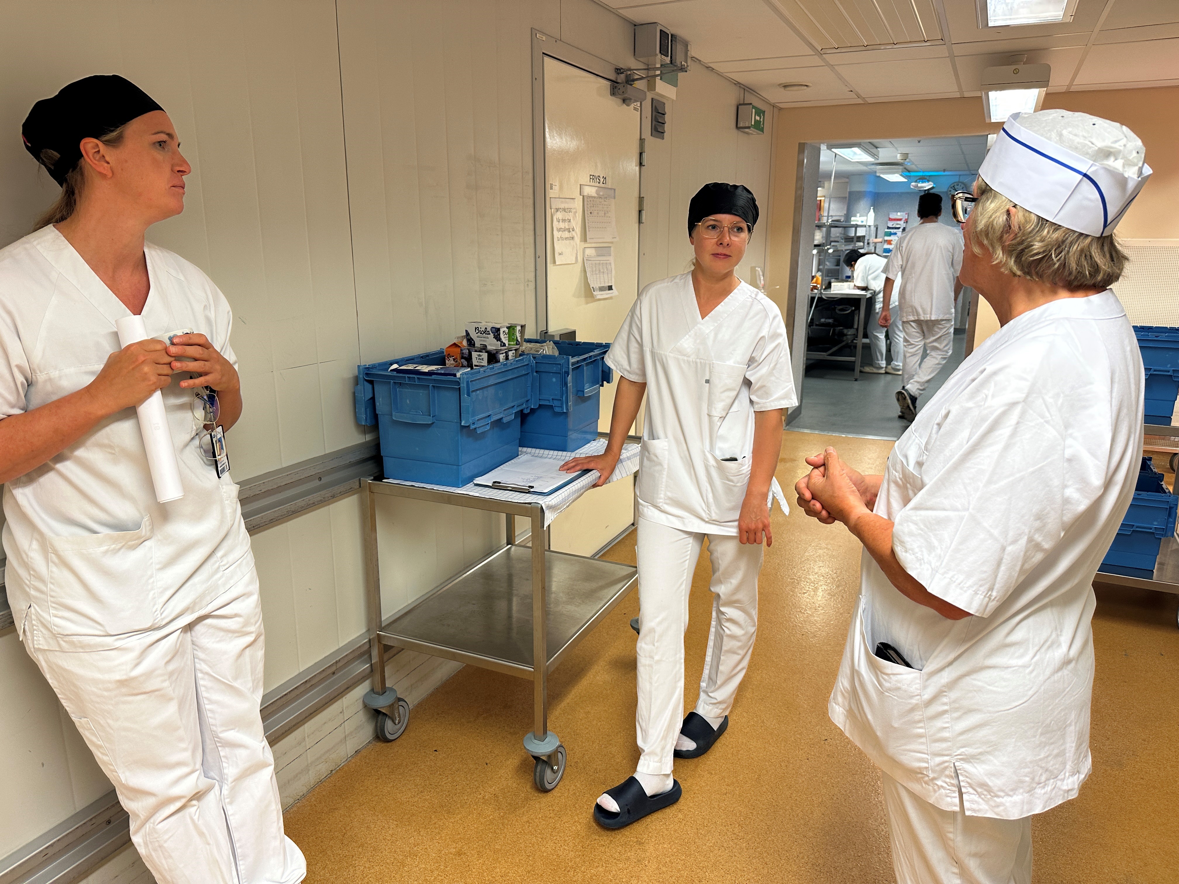 En gruppe mennesker i hvite laboratoriefrakker