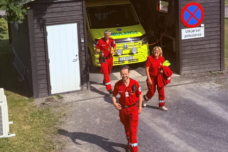 Ambulanse ved ambulansestasjonen i Gausdal.
