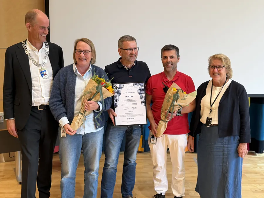 Ordfører Hans Olav Sundfør, prosjektleder Cathrine Fyksen, prosjektleder Håkon Kolden, avdelingsleder Tonny Segtnan og administrerende direktør Alice Beathe Andersgaard, gruppebilde.