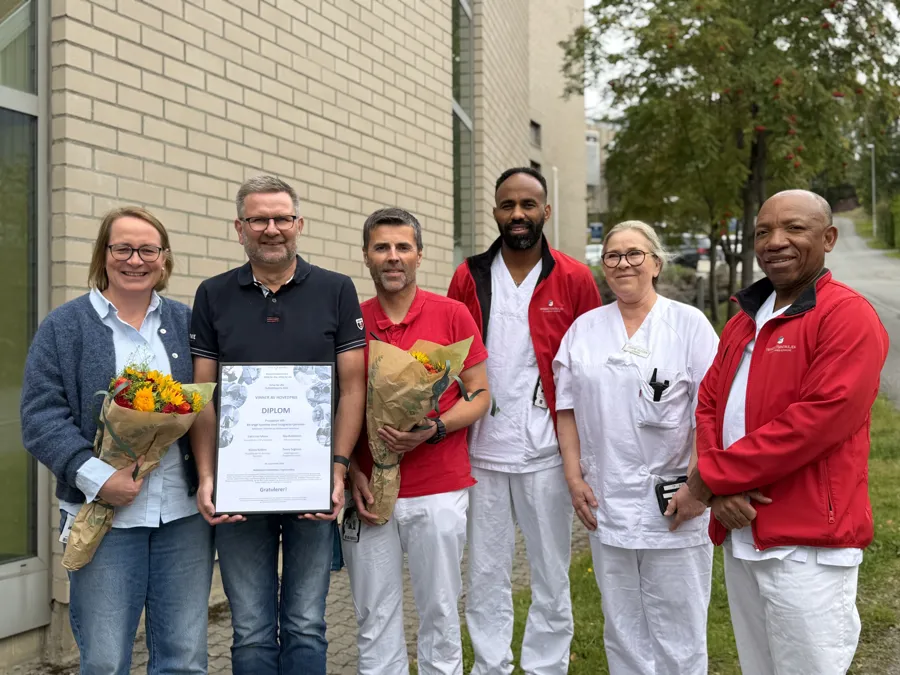 Vinnerne av forbedringsprisen, Cathrine Fyksen, Håkon Kolden og Tonny Segtnan, sammen med sykepleierne Tekle Negassi, Signe Allum og Pascal Mande i Trygghetspatruljen.