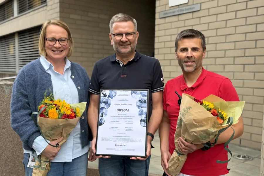 Vinnerne av forbedringsprisen 2026, Cathrine Fyksen, Håkon Kolden og Tonny Segtnan.