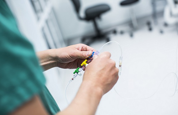 Illustrasjonsbilde som peker til side med informasjon om spesialistutdanining