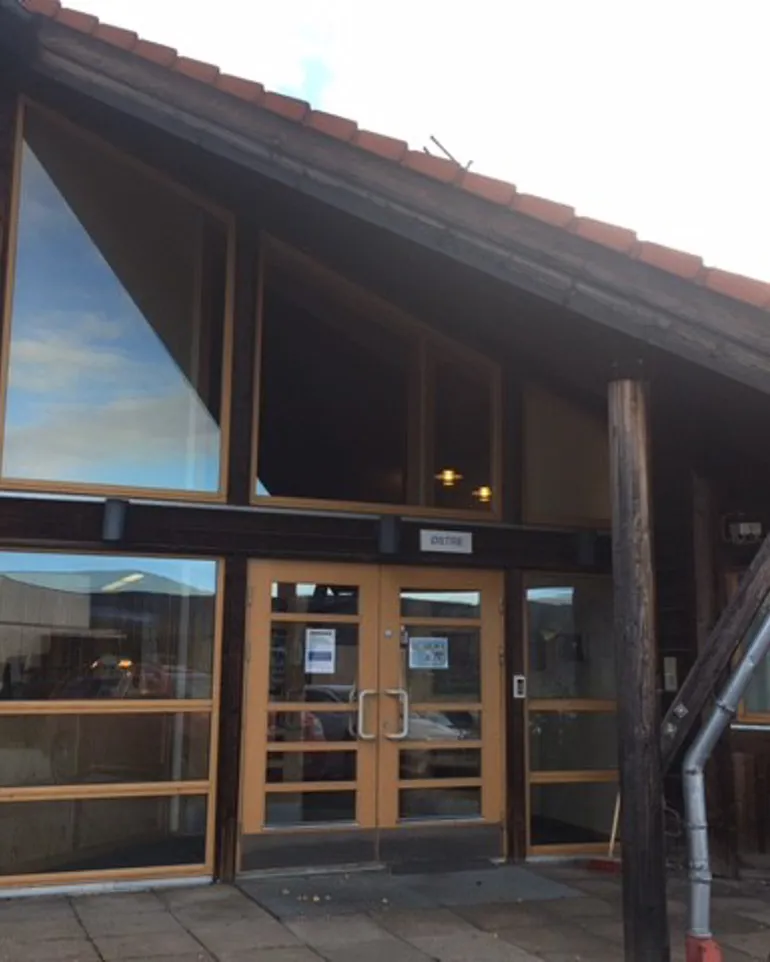 Bilde av inngangspartiet til Kringsjåtunet