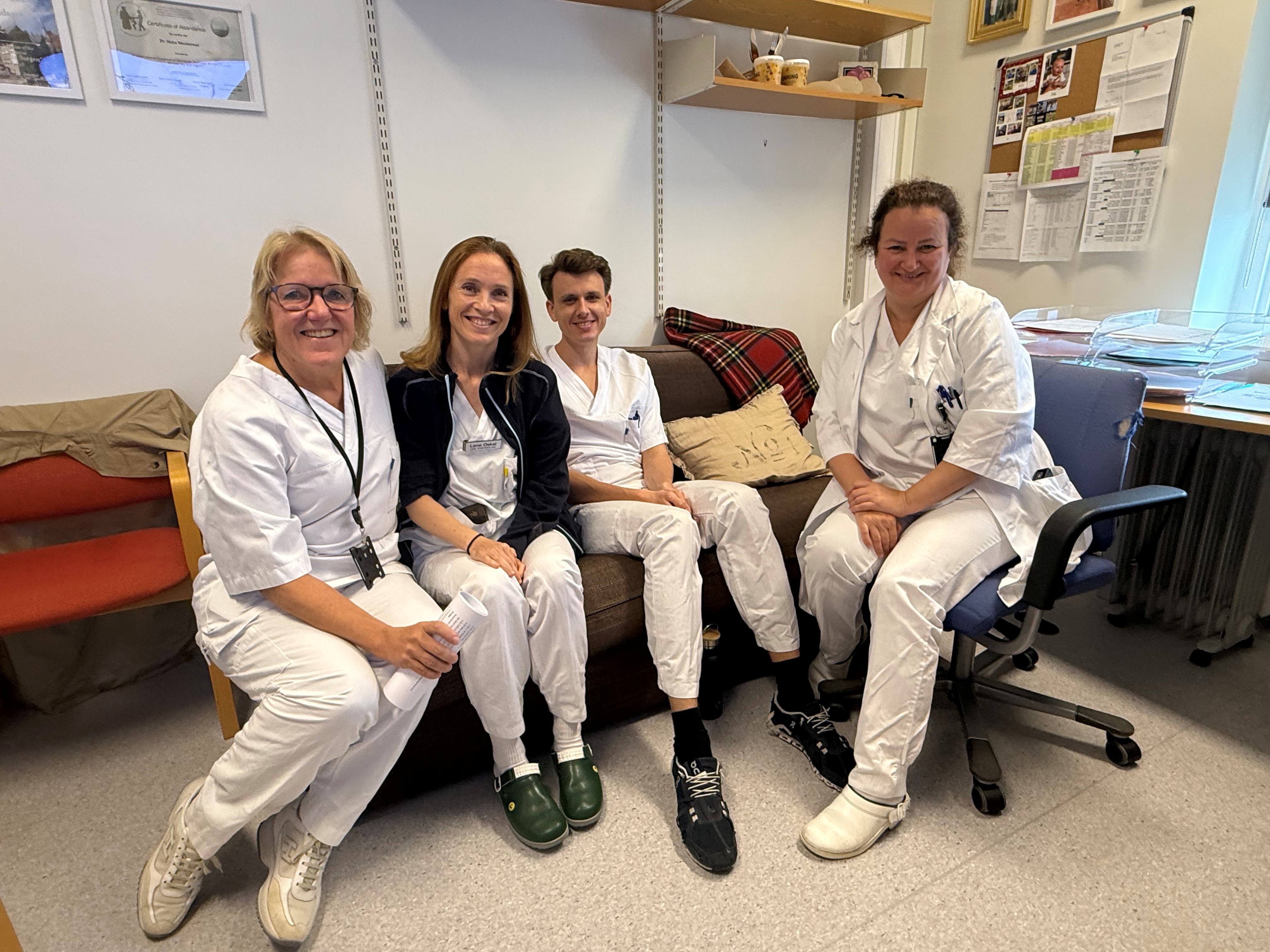 Administrerende direktør sammen med plastikkirurgene