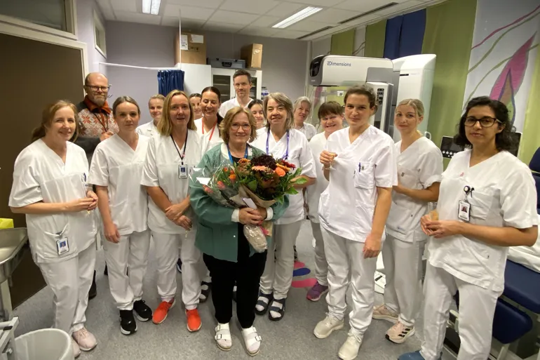 Ansatte ved Brystdiagnostisk senter Innlandet markerer åpning av sammenslått enhet