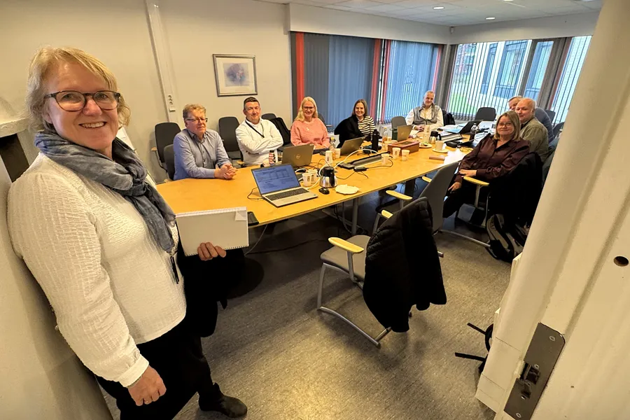 Administrerende direktør i Sykehuset Innlandet står klar til å gå inn til innkjøpsavdelingen