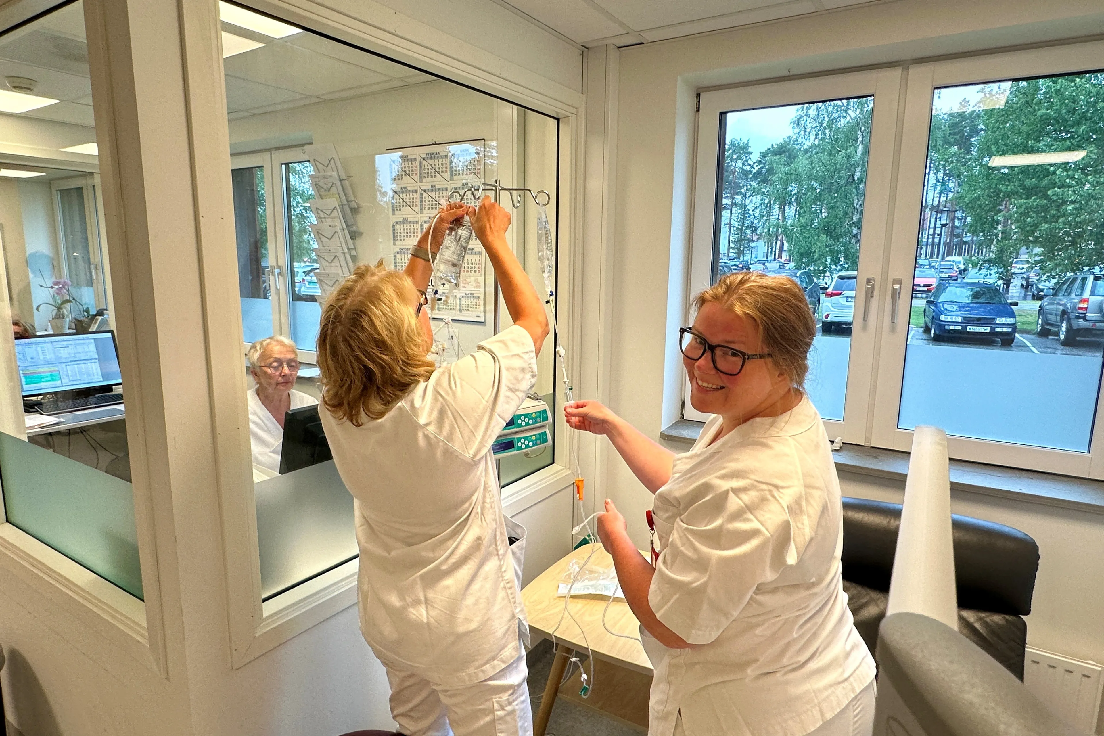 En person i hvit laboratoriefrakk